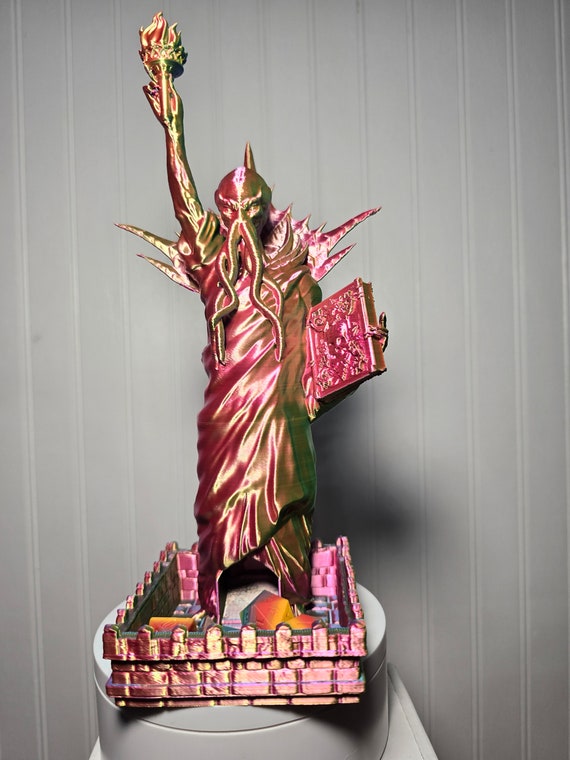 Cthulhu Dice Tower | 3D Printed Cthulhu posing as Statue of Liberty | Multicolor PLA