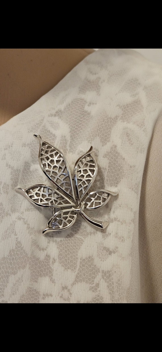 Vintage Crown Trifari leaf brooch