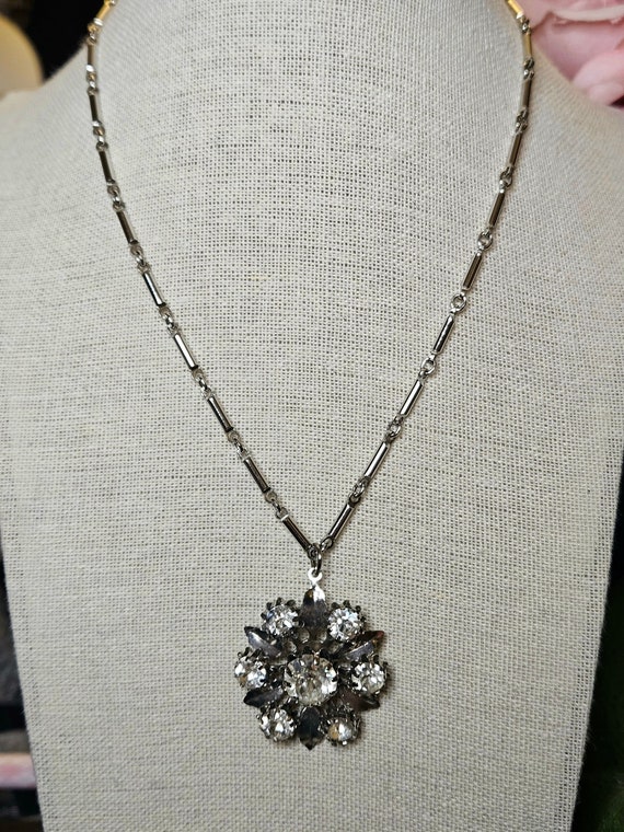 Vintage rhinestone flower necklace