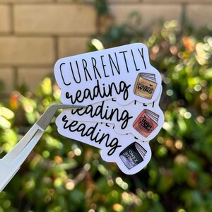 Currently Reading Fourth Wing, Iron Flame, Onyx Storm sticker, bookish sticker, kindle sticker, empyrean series, fantasy, romantasy,