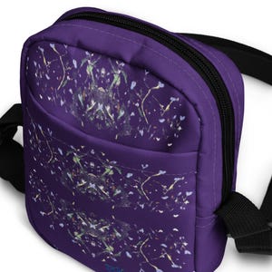 Bolso bandolera utilitario con diseño artístico de patrón morado de la pintura artística original hecha a mano del artista 13Katydids™, resistente al agua, duradero, bolsillos
