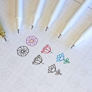 Oefenbladen met bloemenkrabbel, bloemen leren tekenen, bloemensjablonen, overtrekken en kleuren, digitale afdrukbare kunstwerkbladen