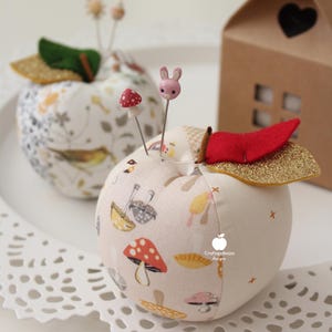 PDF PATTERN: Apple pin cushion pattern - pin cushion pattern, pin cushion pdf,  pincushion pattern, apple PDf pattern, apple sewing pattern