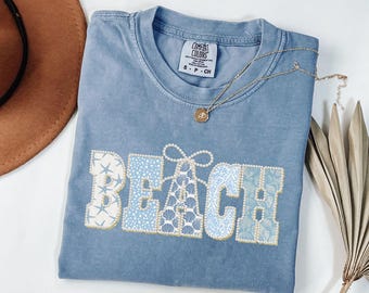 Chemise coquette de plage Comfort Colors®, t-shirt esthétique côtier, t-shirt de plage avec nœud perlé, chemise vacances d'été, t-shirt coquillage, cadeau pour amoureux de l'océan