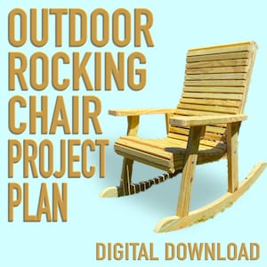 Op de afbeelding: Een houten schommelstoel voor buiten met een lattenrug en armleuningen. De tekst "OUTDOOR ROCKING CHAIR PROJECT PLAN" wordt weergegeven in grote, gouden letters. De woorden "DIGITAL DOWNLOAD" staan onderaan.