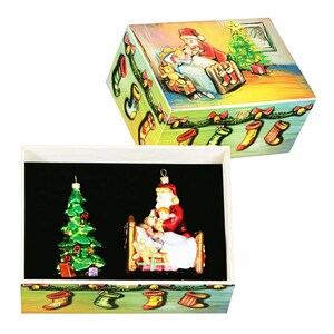 Babbo Natale vicino al letto, collezione albero