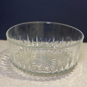 Arcoroc France Starburst Serving Bowl