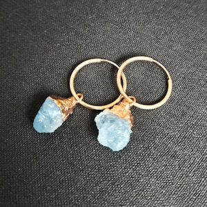 Raw Aquamarine Crystal Dainty Gold Huggie Hoops Earrings March Birthstone Birtday Gift Tiny Drop Gemstone Jewelry