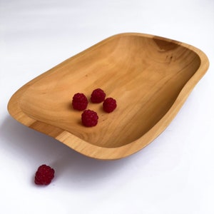 Hand Carved Wood Bowl, Wooden Shallow Bowls, Live Edge Plate, Small Fruit Tray, Walnut Bowl, Wooden Handmade Dishes, Food Safe Bowl