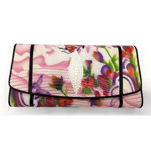 Cartera de piel auténtica de raya para mujer, monedero, tres pliegues, larga, con estampado de flores, mariposas, rosa y rojo.