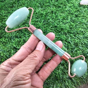 Facial Massage Quartz Stone Facial Massage Stone Roller Smooth Texture Natural Quartz Stone width 4.45 cm