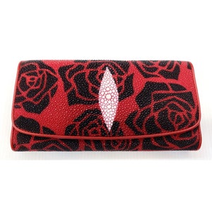 Cartera de piel auténtica de raya para mujer, tres pliegues, larga, con estampado floral, rosas rojas y negras, regalo para ella