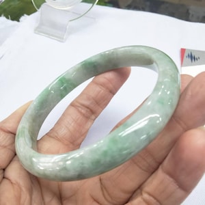 Carved Burmese Jade Bangle: Light Green Honey Flower Bracelet (58.3 mm)