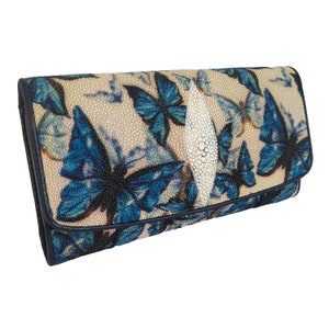 Cartera triple de piel auténtica Stingray para mujer, monedero clásico con patrón de mariposa de Color azul, nuevo regalo para ella