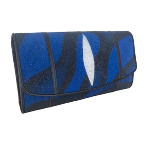 Auténtica cartera triple de cuero Stingray para mujer, bolso clásico con patrón de onda de Color azul y negro, nuevo regalo para ella