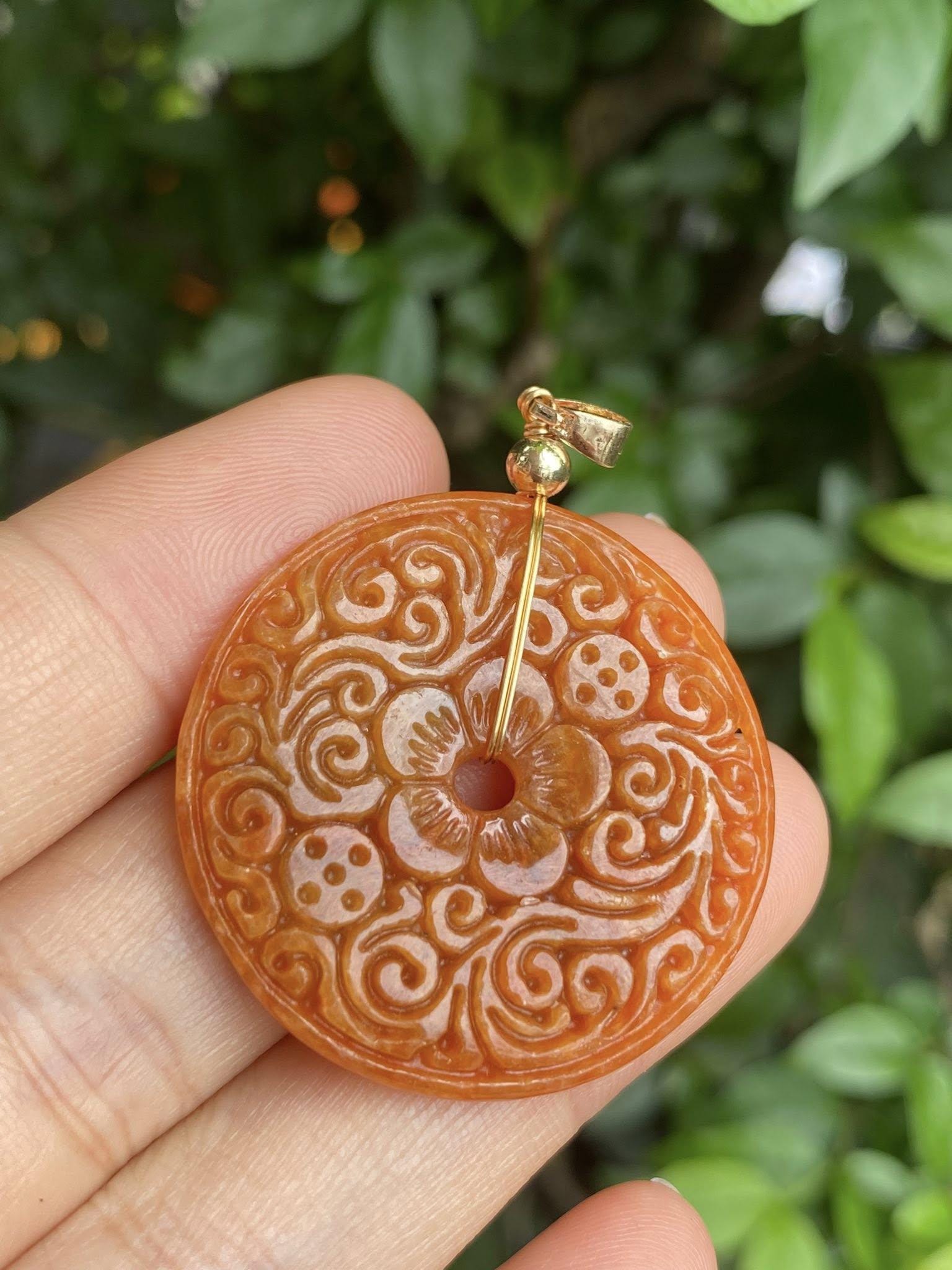 梅の花ペンダント オレンジレッド翡翠 ビルマ産翡翠 A型翡翠 サイズ