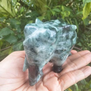 Estatua de elefante de jade birmano tallado, verde y negro, para decoración del hogar, 9,24 cm de ancho.