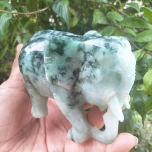 Estatua de elefante de jade birmano tallado, verde y negro, para decoración del hogar, 9,48 cm de ancho.