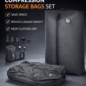 Peut inclure: Un ensemble de sacs de rangement à compression sous vide de voyage. L'ensemble comprend une pompe à vide noire, divers accessoires de buse et plusieurs sacs de rangement gris. Le texte dit : Gagner de la place, Réduire le poids des bagages, Garder les vêtements au sec.