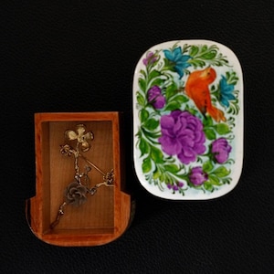 La boîte Bahar : petite boîte à bijoux peinte à la main avec motif mandala, cadeau fait main pour elle ou pour lui