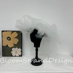Wide Brimmed Veil&Tulle Hat,Vintage bridal hat,Chic White Tulle Hat,Pearl White Wedding Hat,Stylish Round Hat,Bridal Fascinator,Flat-Top Hat