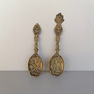 Par of 2  Unique Vintage Brass Spoon Engraved Antique Decor Kitchen ornament Collector&#39;s Item hanging wall magical spoons rococo style