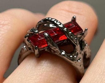 Gotische granaatring, doornroos, heksenkistsieraden