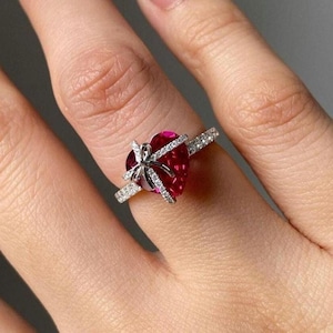 Anillo de compromiso solitario con diamante de corte de corazón rosa, diseño de caja de regalo, anillo de promesa, regalo para ella, banda de micropavé, regalo de aniversario para esposa