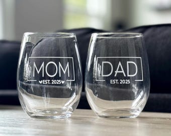 Personalized New Parent Wine Glass Set: Mom Dad Est. 2026