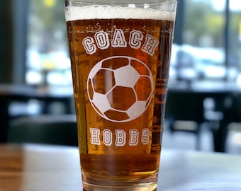 Personalisiertes Fußball-Trainer-Pintglas - Teamgeschenk mit Gravur