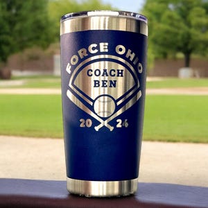 Personalisierter Baseballtrainer Becher mit Teamnamen - Baseballtrainer Geschenk vom Team - Benutzerdefinierte Softballtrainer Geschenk - Baseball Saisonende