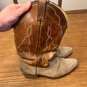 Vintage leather cowboy boots, size 10D