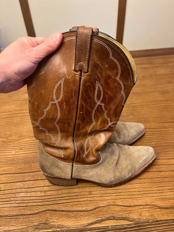 Vintage leather cowboy boots, size 10D