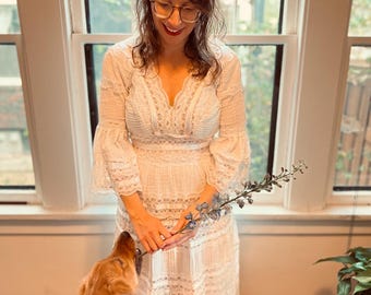 Vestido de novia vintage de los años 70 con encaje transparente y cinta