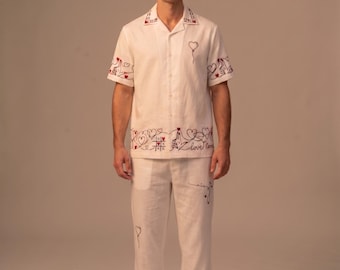 Conjunto de dos piezas para hombre de lino y algodón blanco, bordado de corazones, cuello cubano, estilo resort.