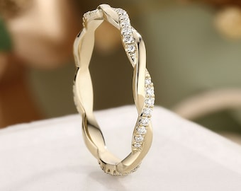 Vintage Diamond Yellow Gold Twisted Wedding Band