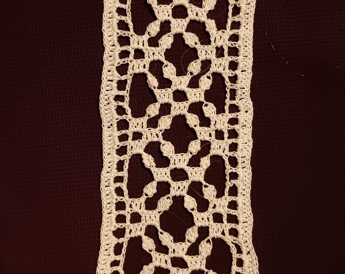 Dainty lace bookmark - Criss Cross Edging
