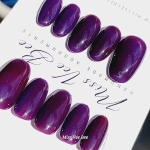 Ciemny, błyszczący, bakłażanowo-fioletowy, intensywnie żywy kolor, ręcznie malowane, prasowane paznokcie, wielokrotnego użytku, krótkie i bardzo krótkie paznokcie