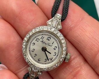 Antique Art Deco platinum Natural Mined 1ctw Diamond Ladies fine estate wristwatch Runs good!