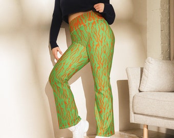 Leggings évasés vert et orange, leggings look tigre vert et orange pour femme, leggings taille haute imprimé animal.