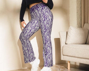 Leggins acampanados tonos lilas, Leggins aspecto tigre en colores morado para mujeres, Leggins de cintura alta para chicas. Outfits chicas