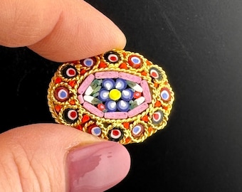 Broche de micro mosaico italiano vintage.