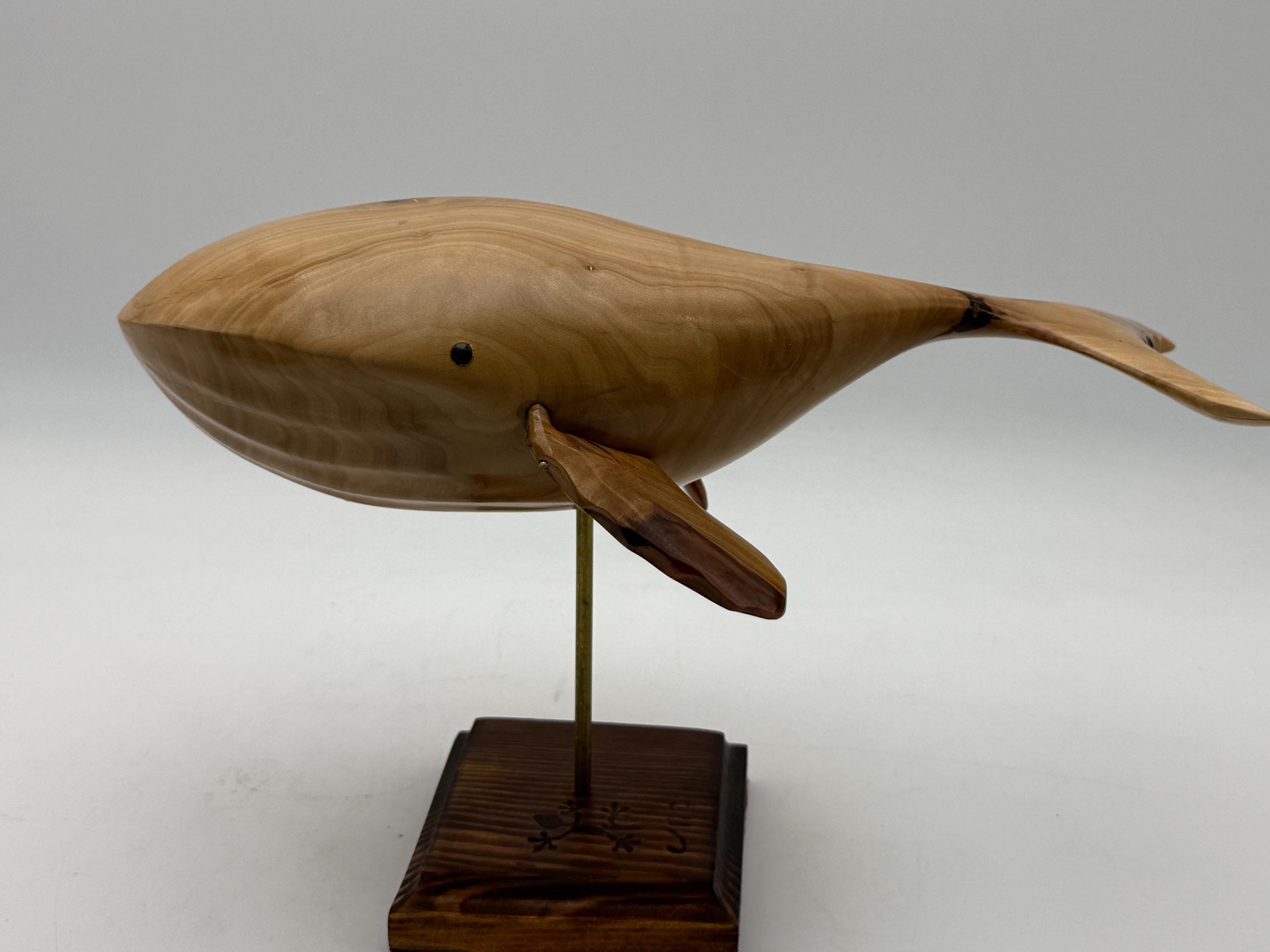 木製のクジラの置物、手作り - Etsy 日本
