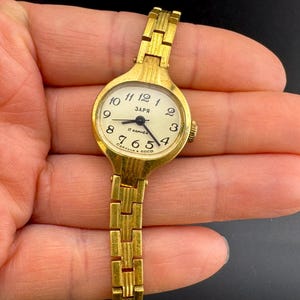 Vintage USSR Wrist Watch Zarya. Women Mechanical Watch