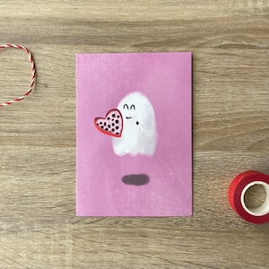 Postkarte verliebter Geist isst Pralinen  | Postkarte Valentinstag | Karte für Freunde Valentinstags | süße Liebesgrüße | lustige Karte