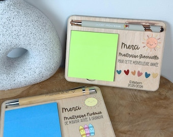 Regalo personalizado para profesores, auxiliares docentes y niñeras: soporte de madera para notas adhesivas con bolígrafo. Regalo de fin de curso.