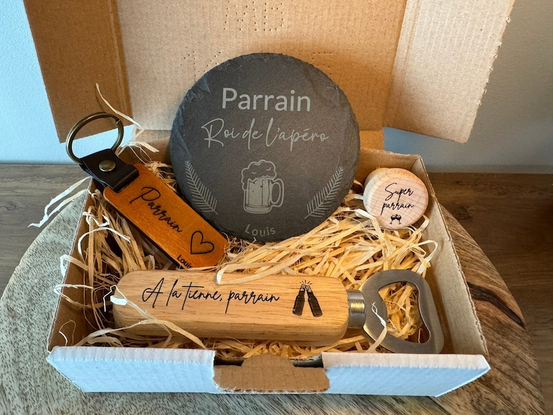 Set de regalo personalizado: abridor de botellas, llavero, tapón, posavasos. Caja de regalo para padrinos y el Día del Padre. imagen 1