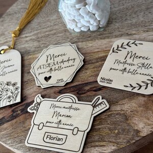 Magnet Carte de remerciement en bois à personnaliser - Merci Maîtresse, Merci Maître, ATSEM, AESH - Cadeau de fin d'année scolaire