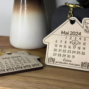 Porte-clés Maison en bois à personnaliser - Cadeau Créamaillère - Date Première Maison Appartement - Calendrier date coeur