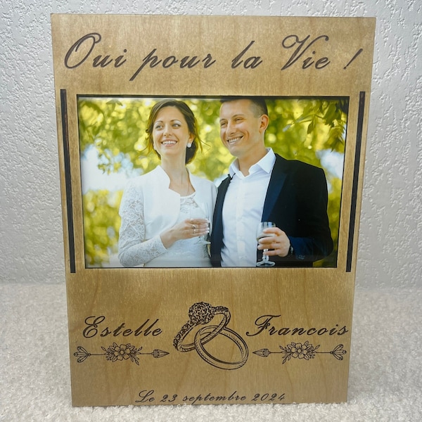 Cadre photo de mariage en bois personnalisé - Un souvenir inoubliable